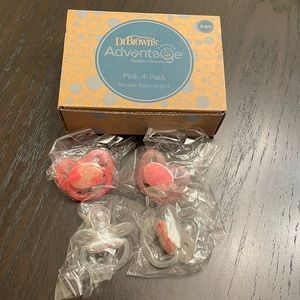 Dr Browns Advantage Pacifier 4 Pack NWT
